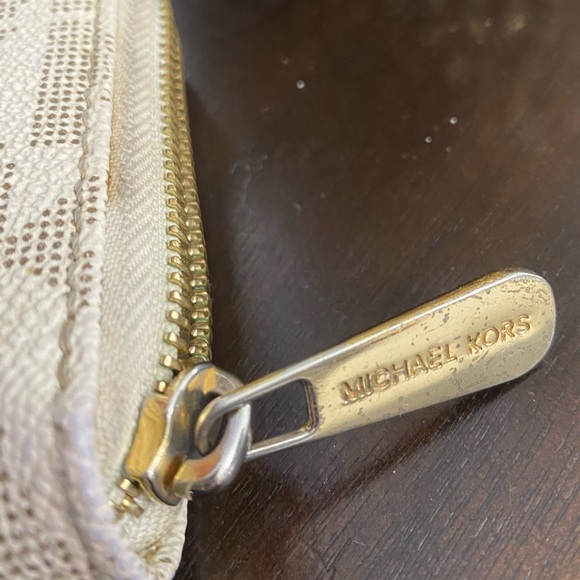 Michael Kors Wallet - Picture 8 of 9